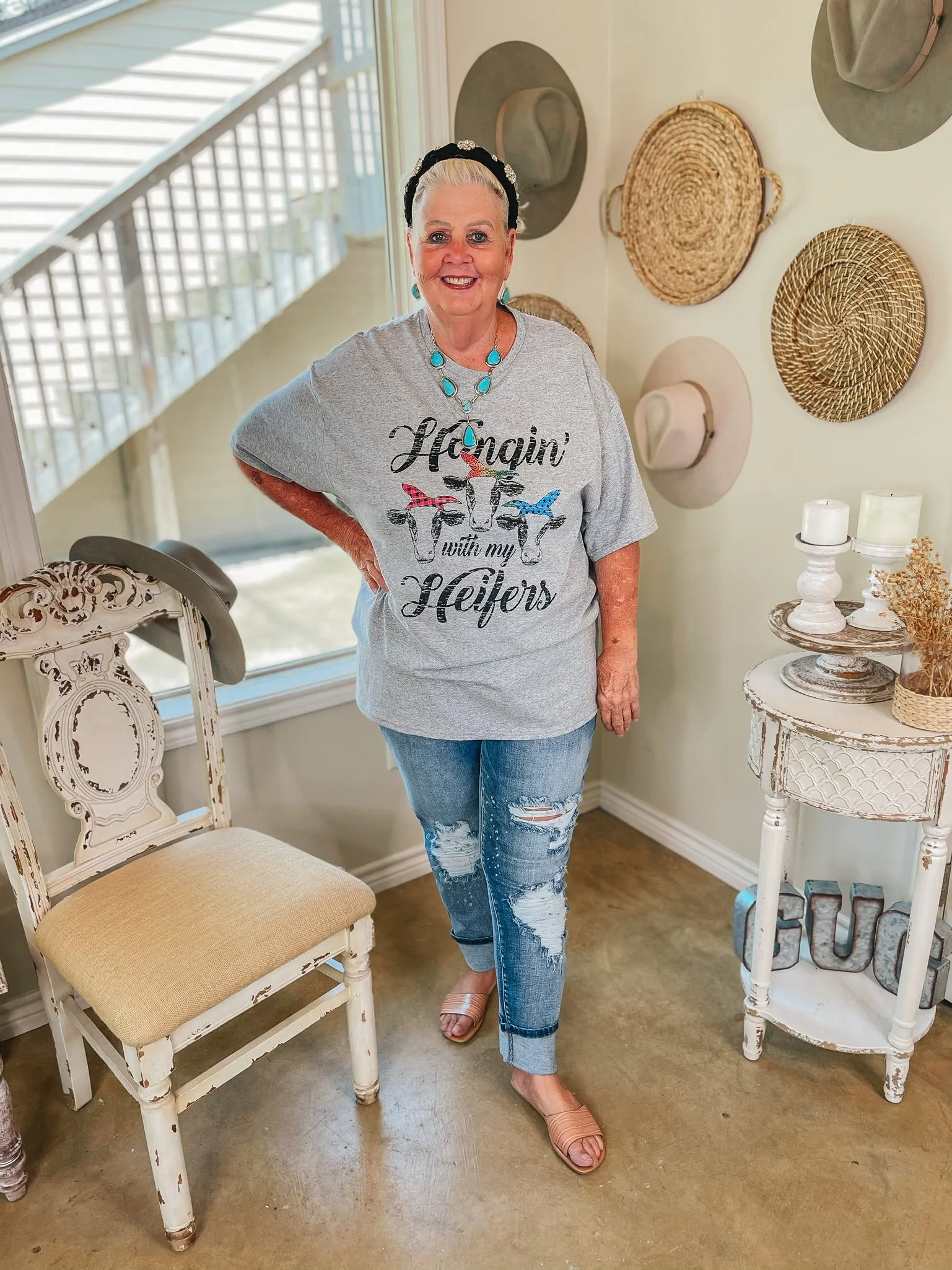 Last Chance Size Small | Hangin' with my Heifers Cow Short Sleeve Graphic Tee in Heather Grey