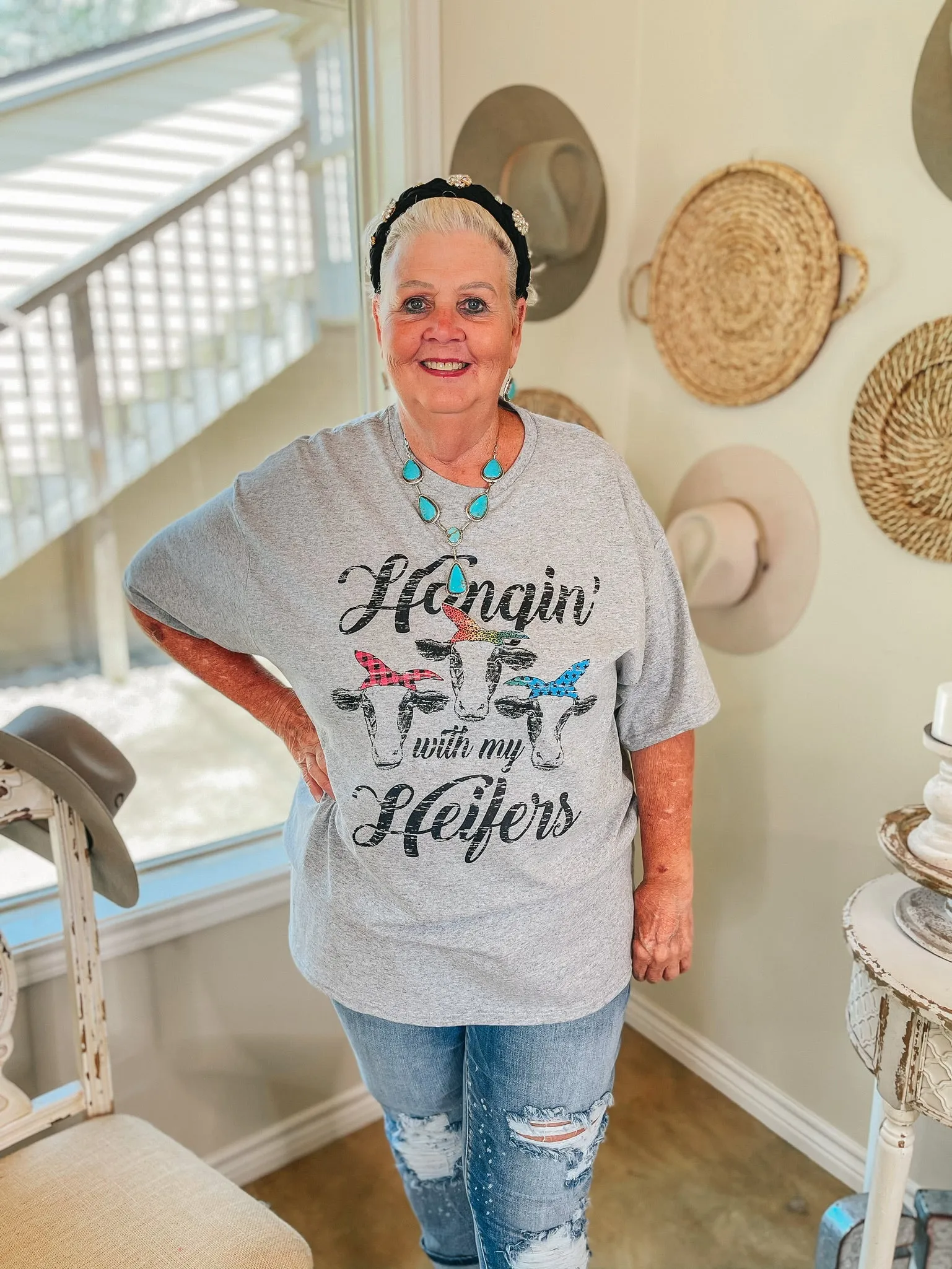 Last Chance Size Small | Hangin' with my Heifers Cow Short Sleeve Graphic Tee in Heather Grey
